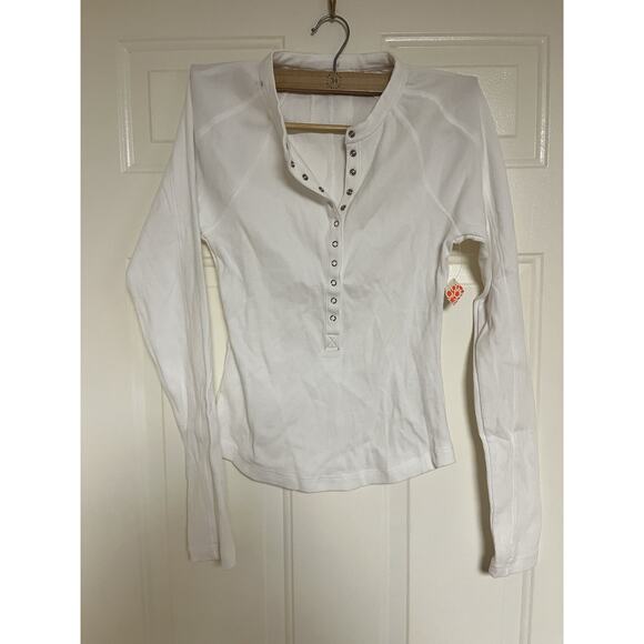 Free People Mareea Henley We The Free Ribbed Button Long Sleeve M NWOT Ivory - Picture 2 of 8
